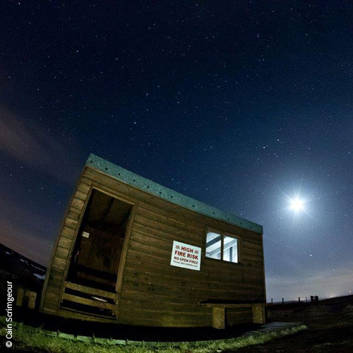 Night sky behind hut, photo ©Cain Scrimgeour